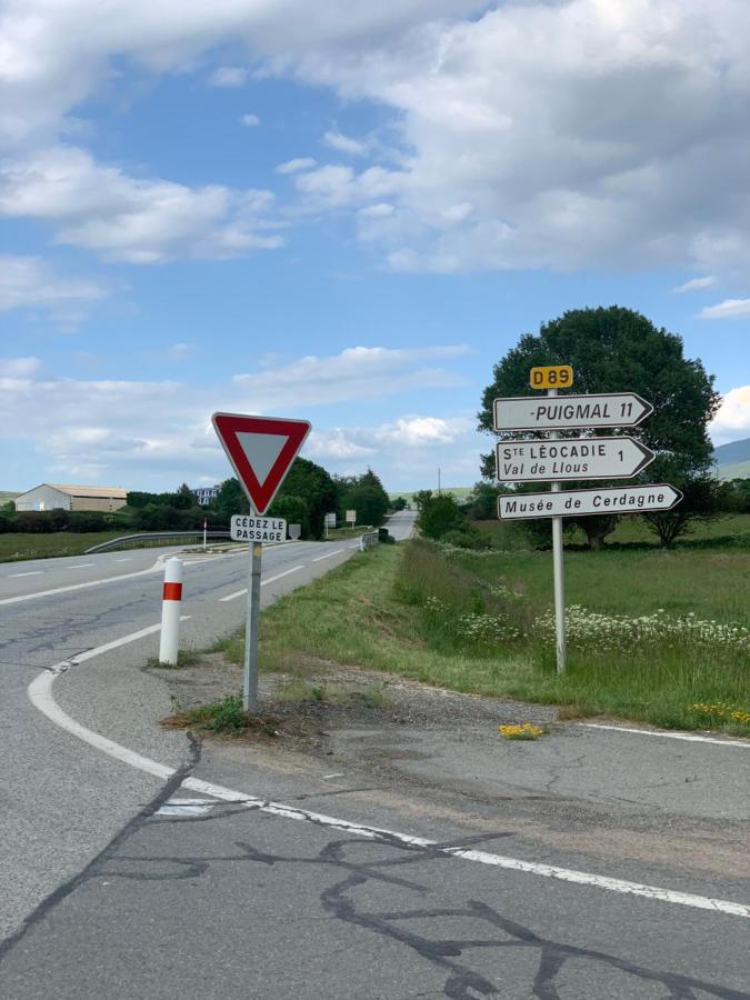 Val De Llous I 40 Apartment Sainte-Leocadie Bagian luar foto