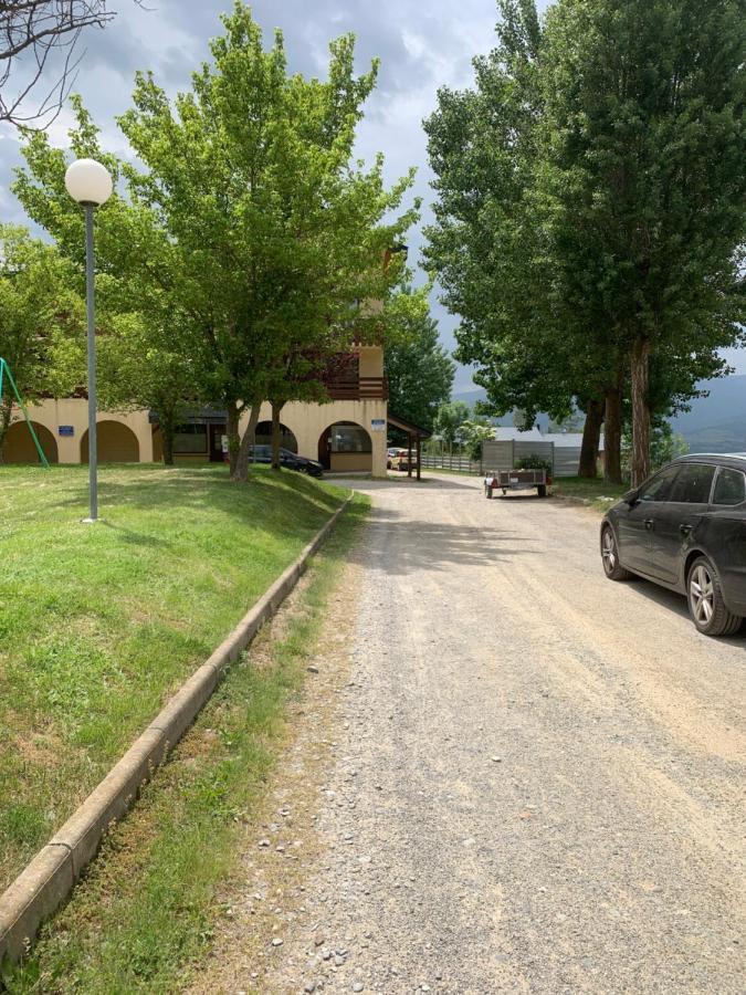 Val De Llous I 40 Apartment Sainte-Leocadie Bagian luar foto